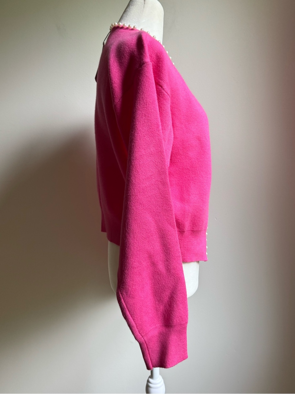 Avara NWT Women’s Hot Pink Pearl-Trim Clasp-front Cardigan Sweater Size Small - Picture 4 of 7